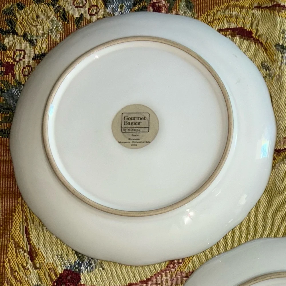 Mikasa Gourmet Basics Stoneware Reyna Teal Speckled Scalloped Edge Dinner Plate